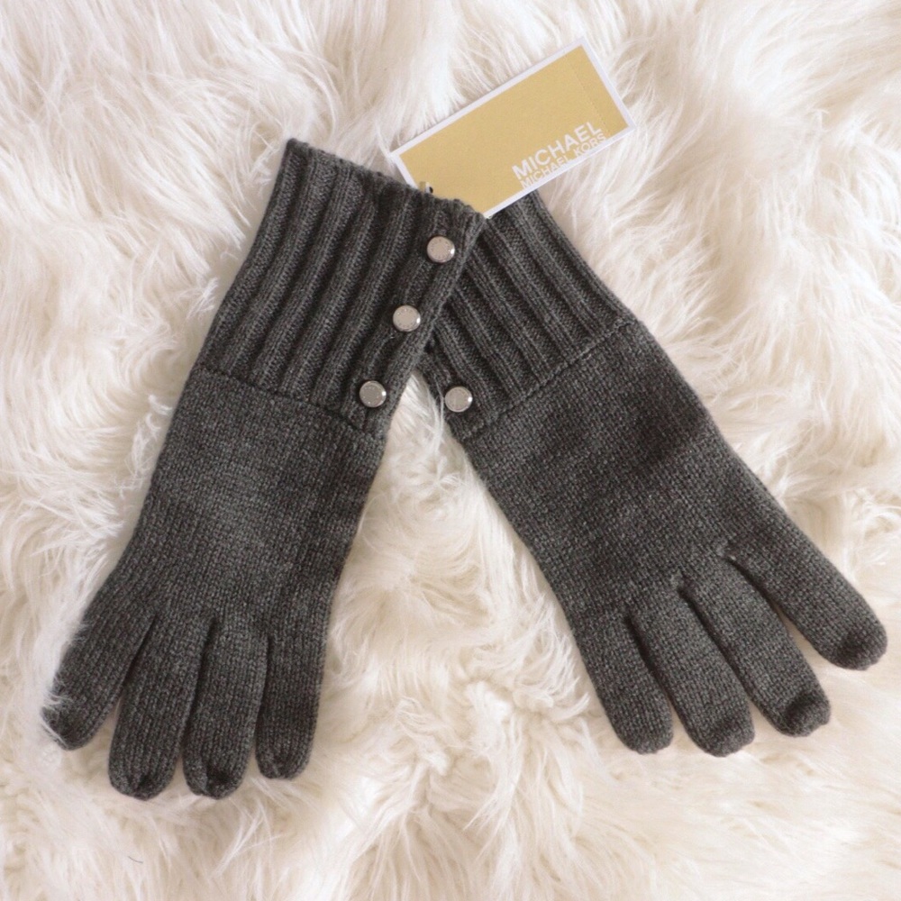 NWT Women Michael Kors Gray Gloves One size